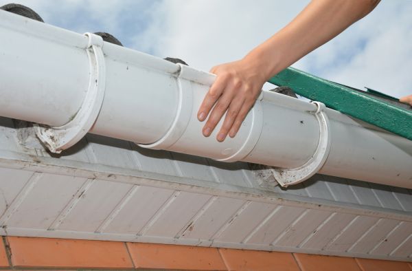 Gutter Reattachment in Ooltewah