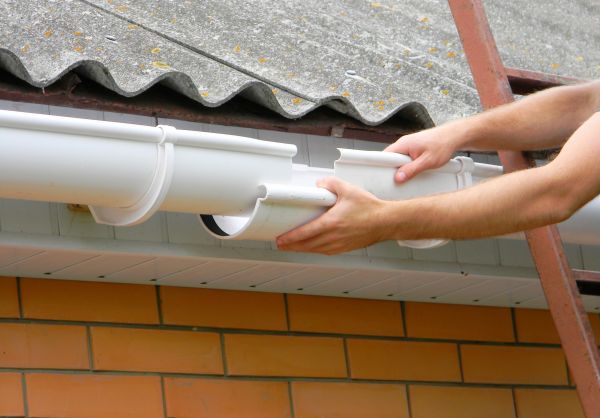 Cost of Gutter Hanging in Ooltewah